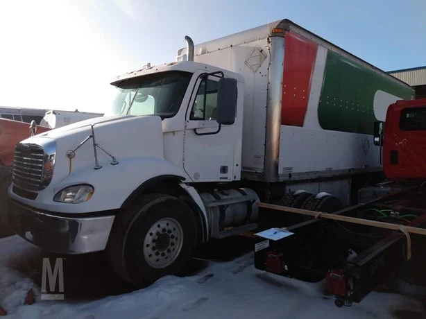 2005 FREIGHTLINER COLUMBIA 112