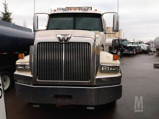2010 WESTERN STAR 4900